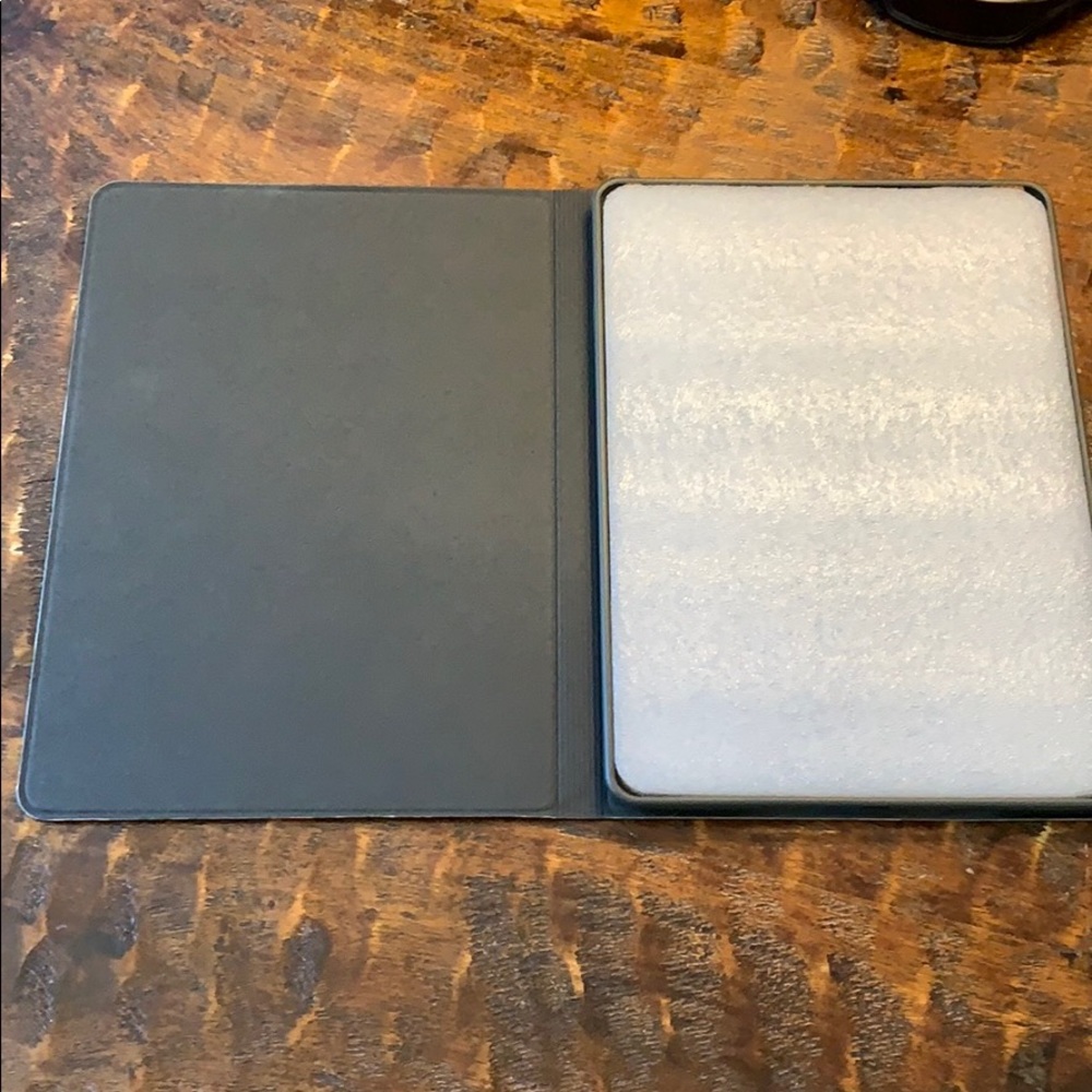 iPad case - Picture 2 of 4